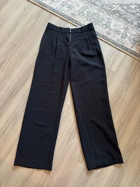 Aritzia Black Low Rise Effortless Pant